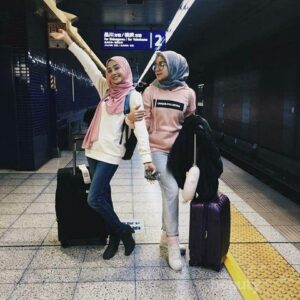 “Menjelajah Tren Fesyen (Fashion) Muslim Modern: Antara Modis dan Syar’i”